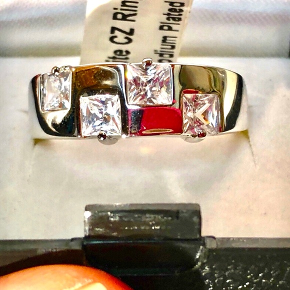 3/$40 VTG 70s Womens Ring Rhodium Plated Silver Clear Cubic Zirconia Stones 9.5 - Picture 7 of 12